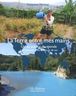 La terre entre mes mains : un an autour du monde a la rencontre des autres et de soi