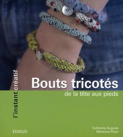 Bouts tricotés de la tête aux pieds