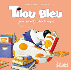 Tilou Bleu aime lire à la biliothèque