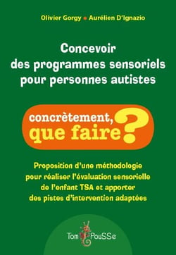 Un Soignant Aidant Un Enfant Autiste à Participer à Des Jeux Sensoriels  Capturant Les Couleurs Vives Et Le Texte