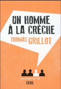 Un homme à la crèche