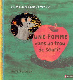 Une pomme dans un trou de souris 