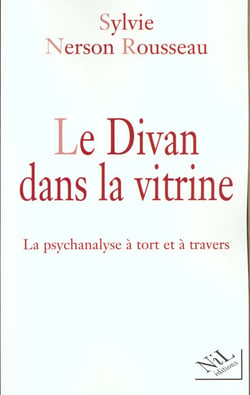 Le divan dans la vitrine