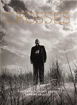 Crosses portrait of clergy abuse /anglais