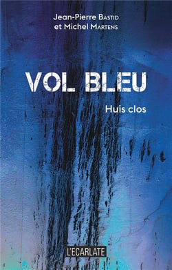 Vol bleu : huit clos