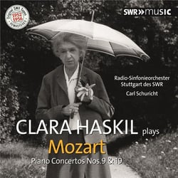 Plays Mozart