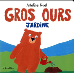 Gros ours jardine
