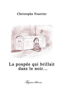 La poupee qui brillait dans le noir