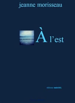 À l'est