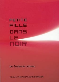 Petite fille dans le noir