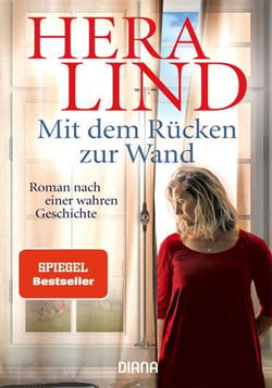 Mit dem rücken zur wand