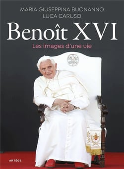 Benoît XVI, les images d'une vie