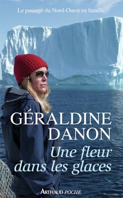 Une fleur dans les glaces