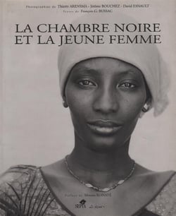 La chambre noire et la jeune femme