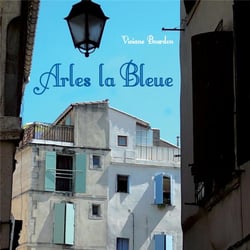 Arles la bleue