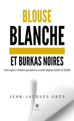 Blouse blanche et burkas noires