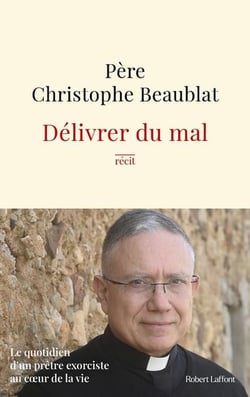 Délivrer du mal : Le quotidien d'un prêtre exorciste au coeur de la vie