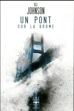 Un pont sur la brume