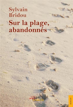 Sur la plage, abandonnes