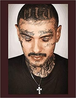 Skin deep looking beyond the tattoos /anglais