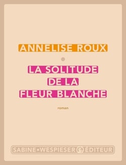 La solitude de la fleur blanche
