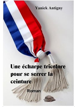 Une écharpe tricolore pour se serrer la ceinture