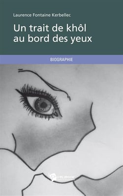 Un trait de khôl au bord des yeux