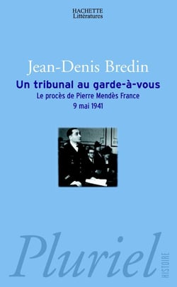 Un tribunal au garde-à-vous