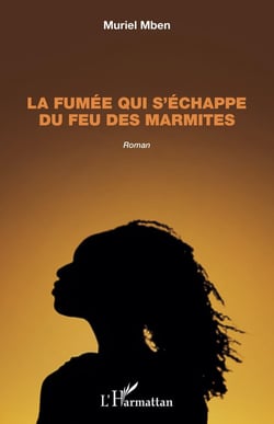 La fumée qui s'échappe du feu des marmites