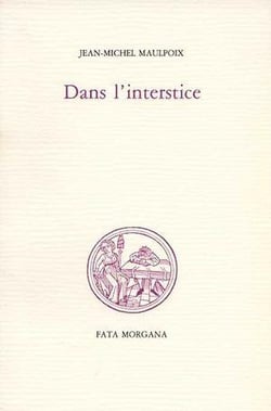 Dans l'interstice