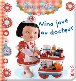 Nina Joue Au Docteur