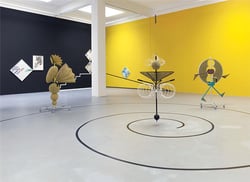 The paradox of stillness: art, object, and performance