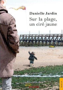 Sur la plage, un cire jaune