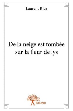 De la neige est tombée sur la fleur de lys