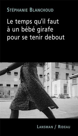 Le temps qu'il faut à un bébé girafe pour se tenir debout