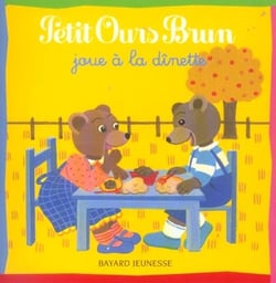 Petit ours brun joue à la dînette (édition 2005)