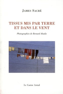 Tissus mis par terre et dans le vent