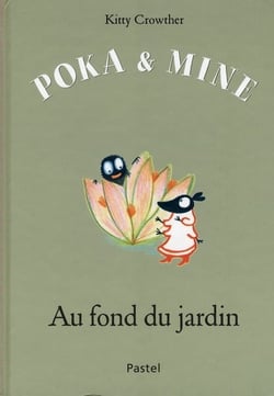 POKA ET MINE AU FOND DU JARDIN