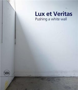 Lux et veritas : pushing a white wall
