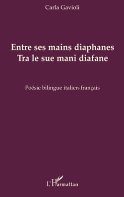 Entre ses mains diaphanes - tra le sue mani diafane
