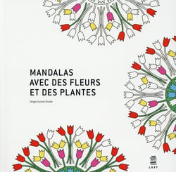 Mandalas avec des fleurs et des plantes