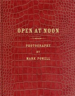 Mark powell open at noon /anglais/espagnol