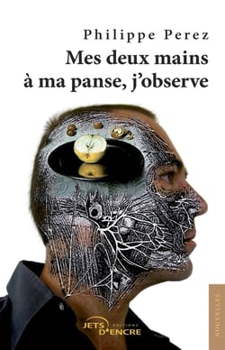 Mes deux mains à ma panse, j'observe