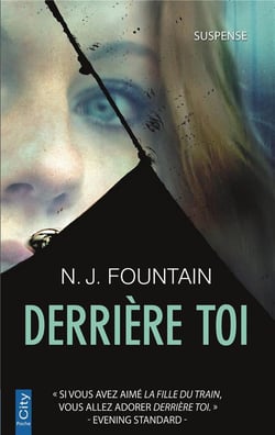 Derrière toi...