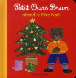 Petit ours brun attend le père noël