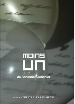 Moins un