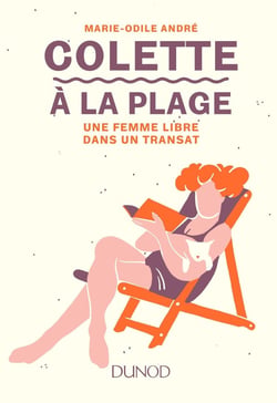 Colette à la plage - une femme libre dans un transat