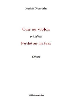 Cuir ou violon précédé de perché sur un banc