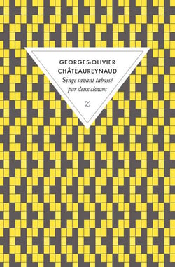 Singe savant tabassé par deux clowns