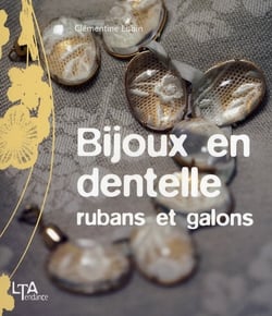 Bijoux en dentelle, rubans et galons